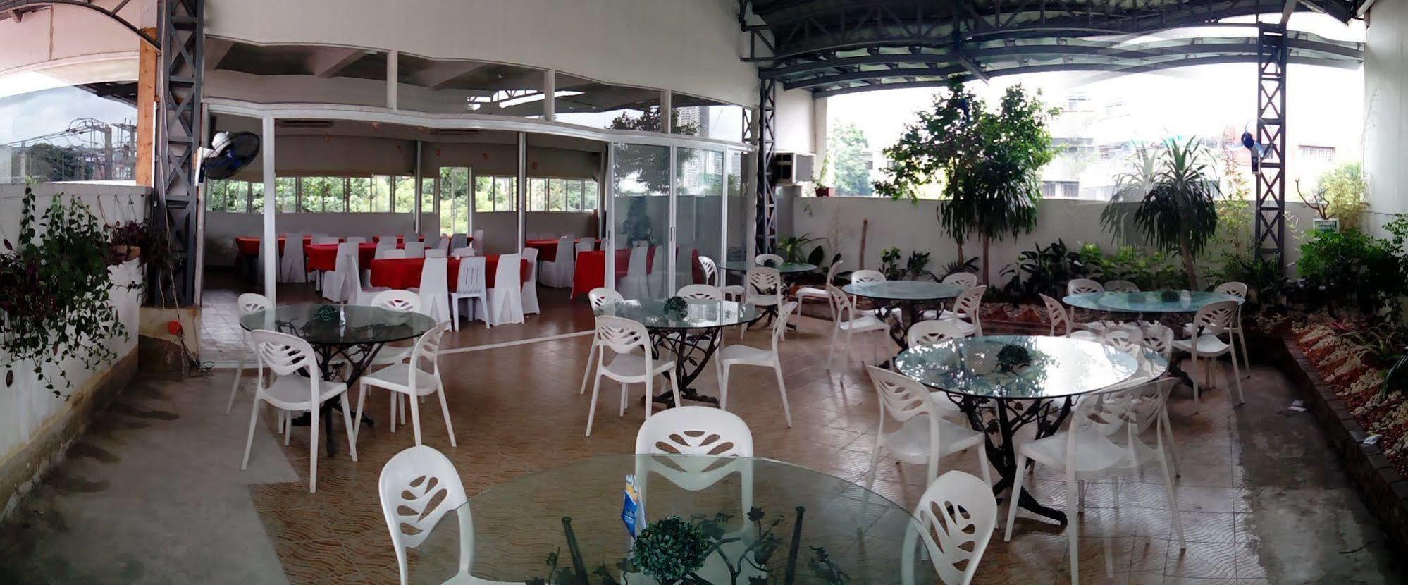 The Center Suites Cebu Eksteriør billede